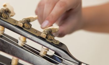 Guide to restringing your acoustic guitar